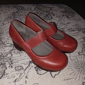 Sanita clogs